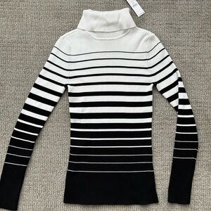 WHBM size XS fitted Turtleneck